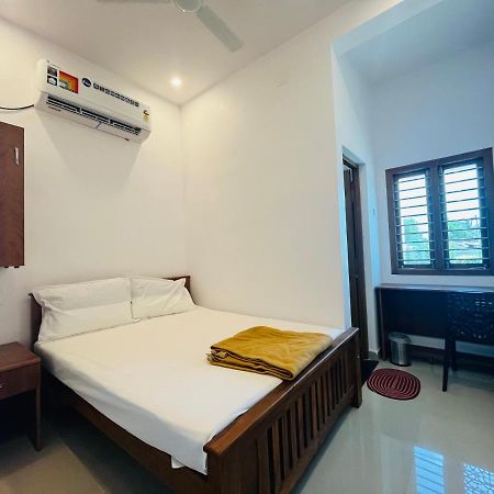 Hotel Sri Balaji Lodging Tiruchchendūr Exterior foto