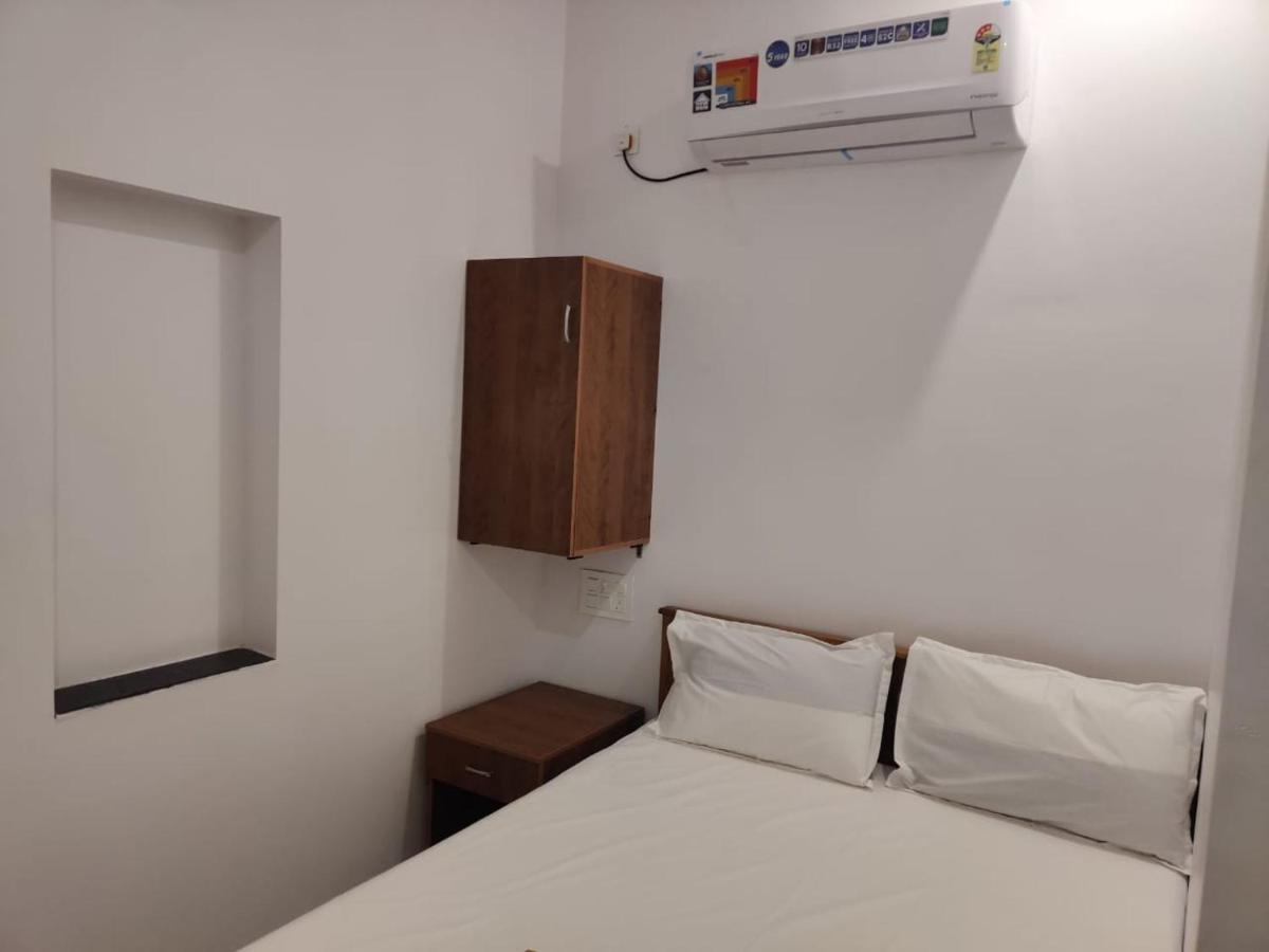 Hotel Sri Balaji Lodging Tiruchchendūr Exterior foto