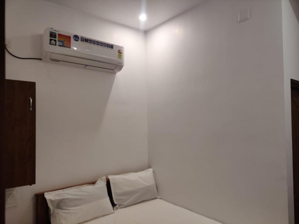 Hotel Sri Balaji Lodging Tiruchchendūr Exterior foto