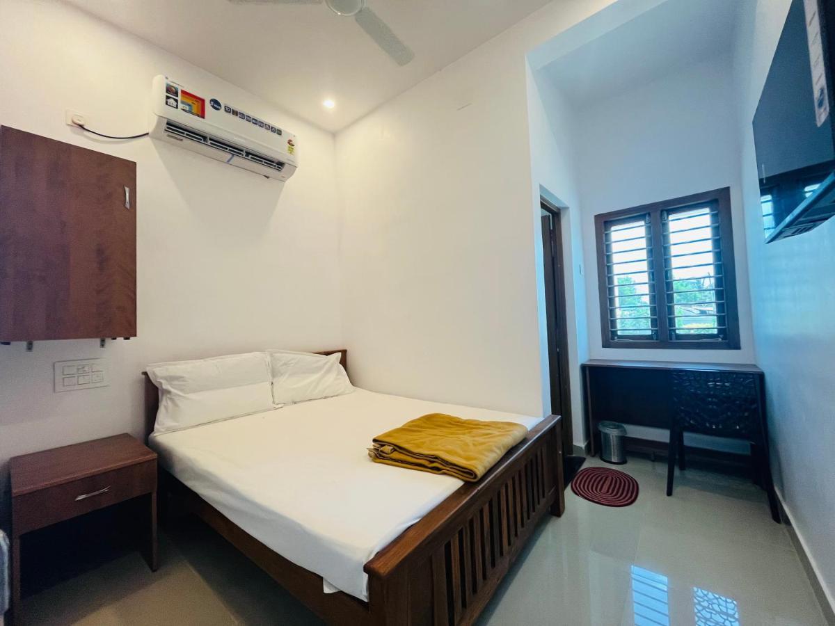 Hotel Sri Balaji Lodging Tiruchchendūr Exterior foto
