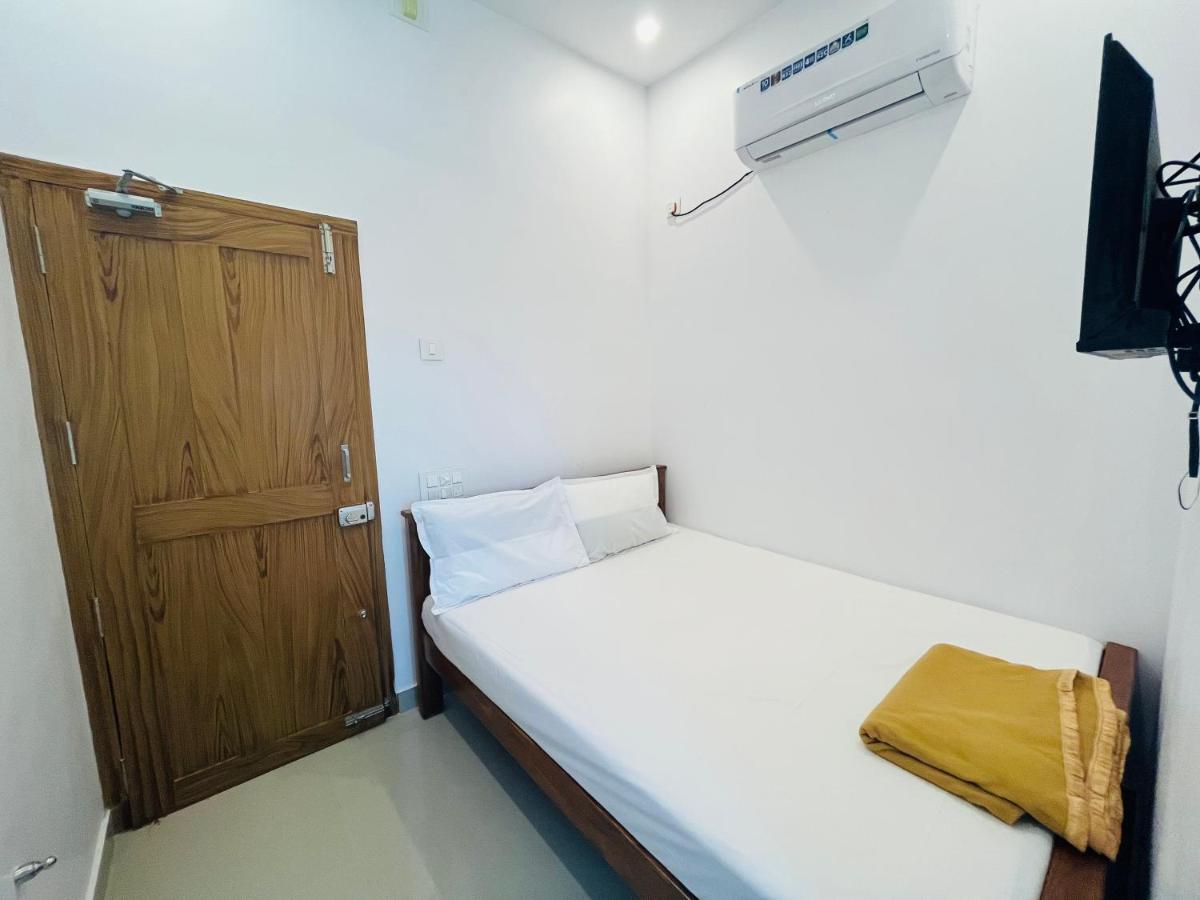 Hotel Sri Balaji Lodging Tiruchchendūr Exterior foto