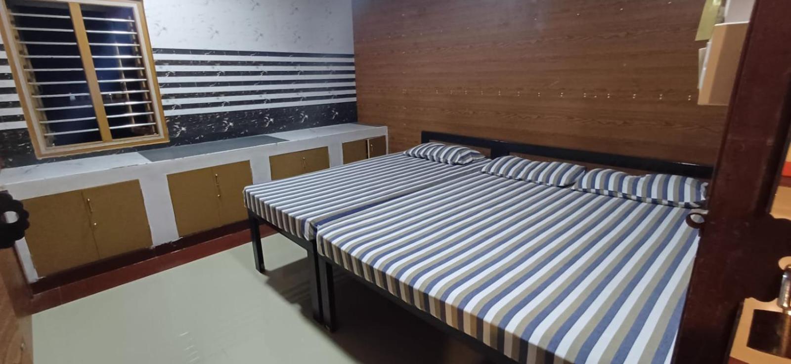 Hotel Sri Balaji Lodging Tiruchchendūr Habitación foto